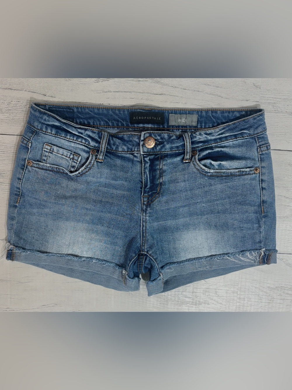 Aéropostale Light Wash Denim Shorts Low Rise Cuffed Size 8